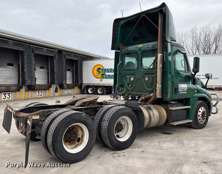 image for item FG1035 2017 Freightliner Cascadia 125 semi truck