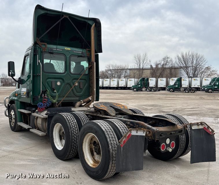 image for item FG1035 2017 Freightliner Cascadia 125 semi truck