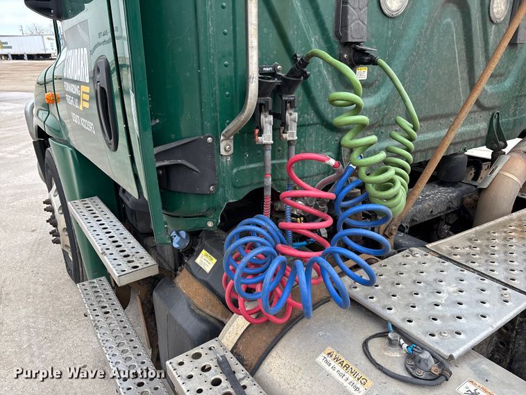 image for item FG1035 2017 Freightliner Cascadia 125 semi truck