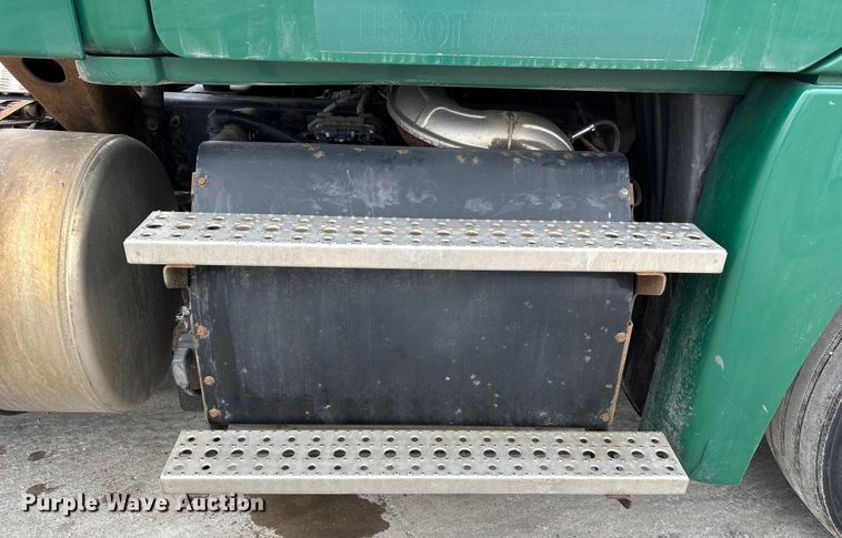 image for item FG1035 2017 Freightliner Cascadia 125 semi truck