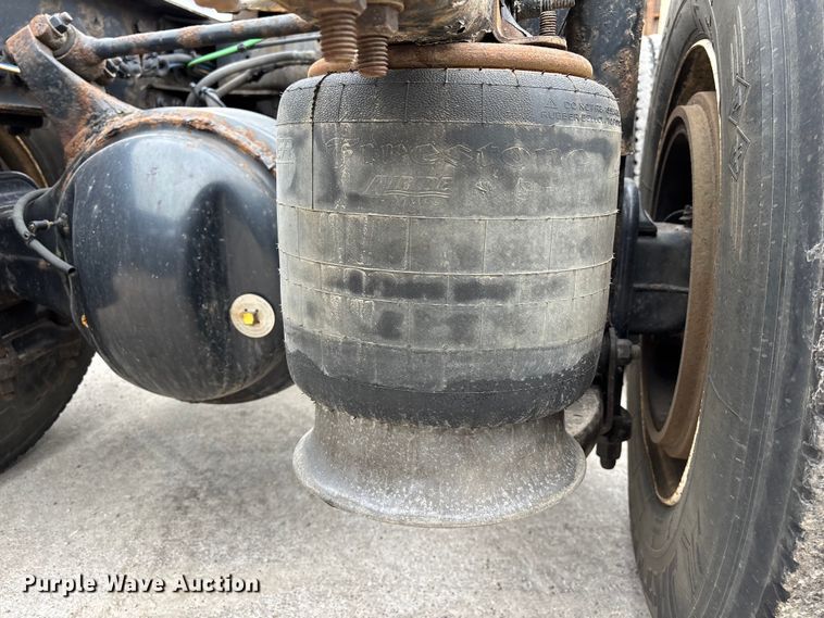 image for item FG1035 2017 Freightliner Cascadia 125 semi truck