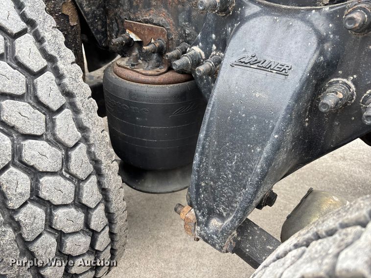 image for item FG1035 2017 Freightliner Cascadia 125 semi truck