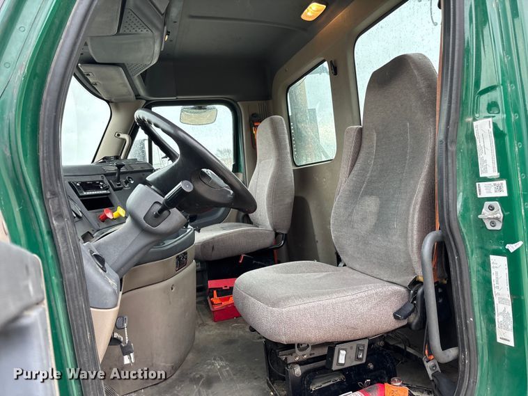 image for item FG1035 2017 Freightliner Cascadia 125 semi truck