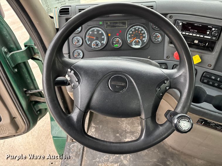 image for item FG1035 2017 Freightliner Cascadia 125 semi truck