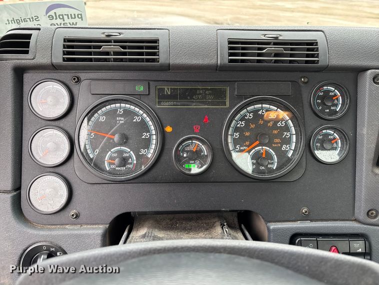 image for item FG1035 2017 Freightliner Cascadia 125 semi truck