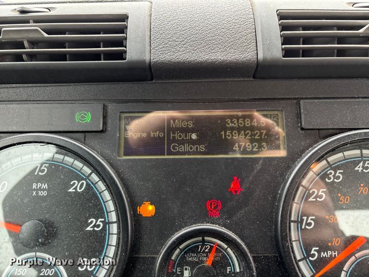 image for item FG1035 2017 Freightliner Cascadia 125 semi truck