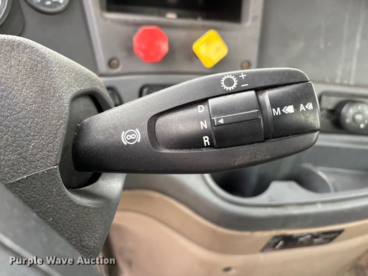 image for item FG1035 2017 Freightliner Cascadia 125 semi truck