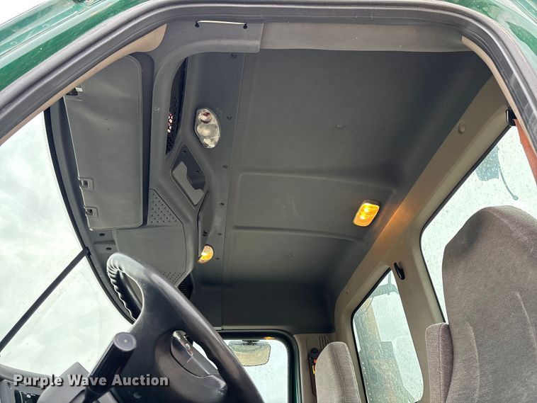 image for item FG1035 2017 Freightliner Cascadia 125 semi truck