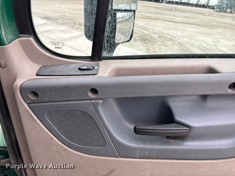 image for item FG1035 2017 Freightliner Cascadia 125 semi truck