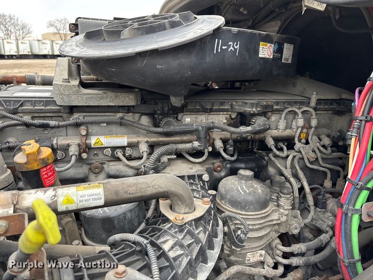 image for item FG1035 2017 Freightliner Cascadia 125 semi truck