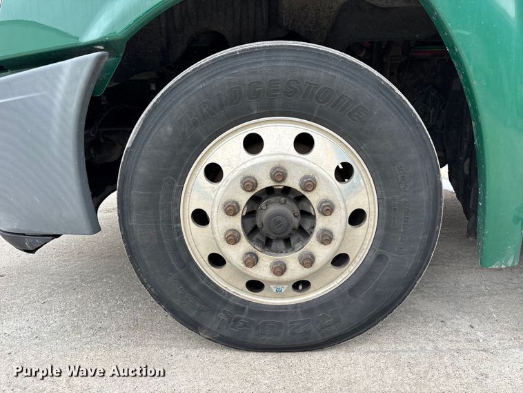 image for item FG1035 2017 Freightliner Cascadia 125 semi truck