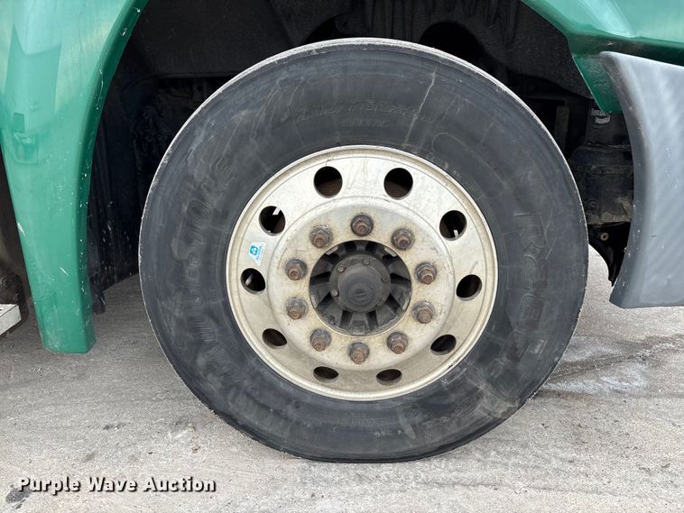 image for item FG1035 2017 Freightliner Cascadia 125 semi truck