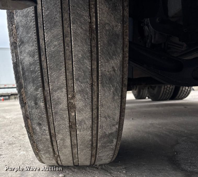 image for item FG1035 2017 Freightliner Cascadia 125 semi truck