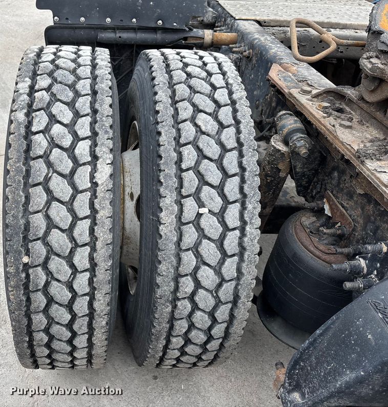 image for item FG1035 2017 Freightliner Cascadia 125 semi truck