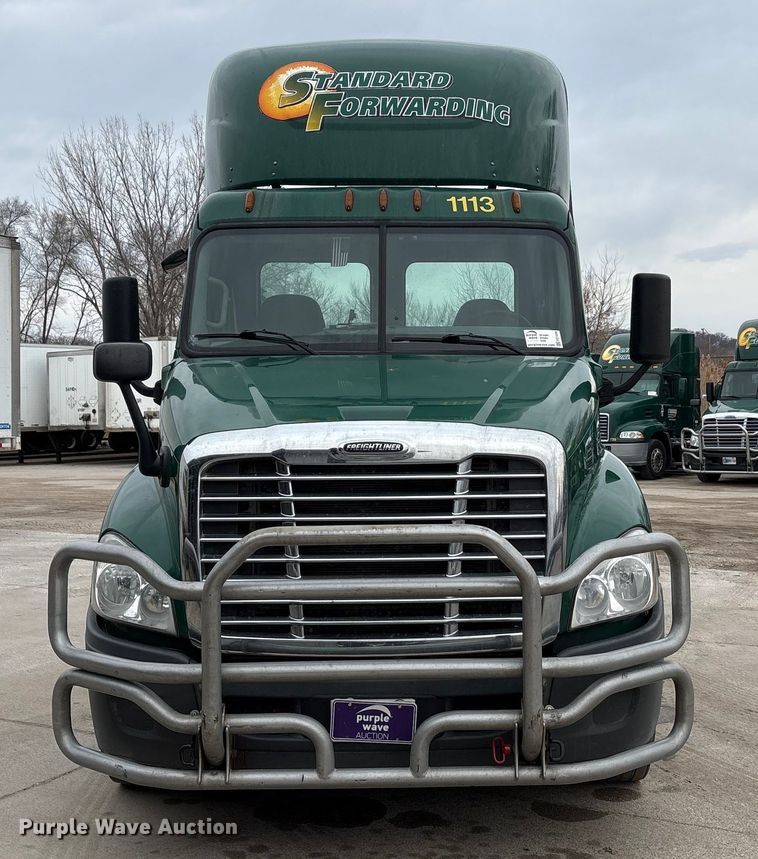 image for item FG1036 2017 Freightliner Cascadia semi truck