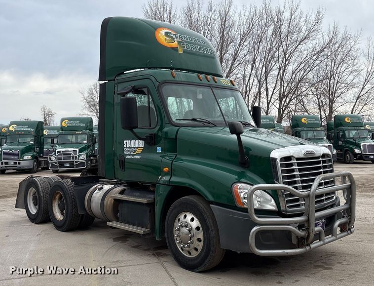 image for item FG1036 2017 Freightliner Cascadia semi truck