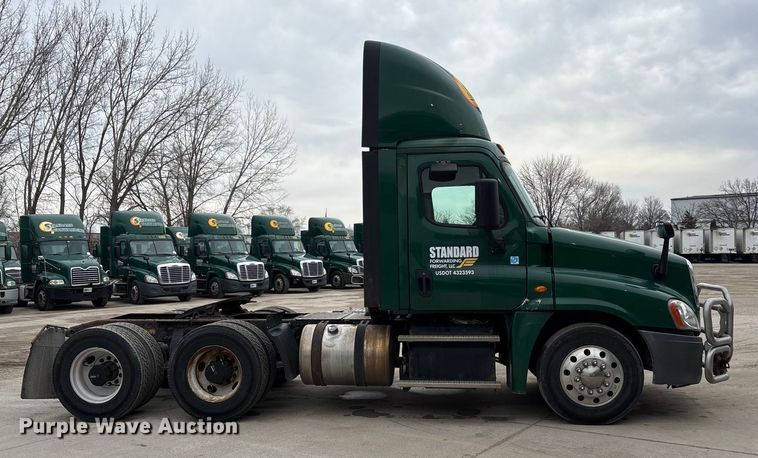 image for item FG1036 2017 Freightliner Cascadia semi truck