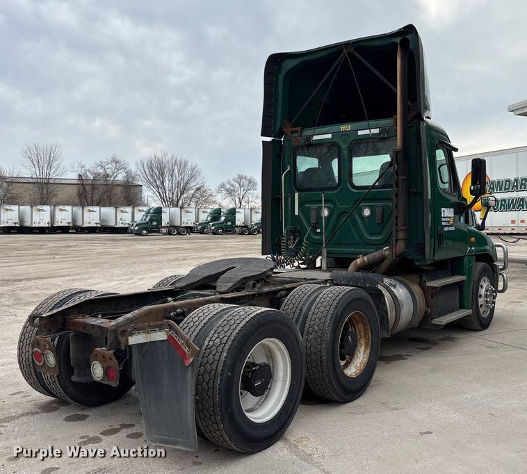 image for item FG1036 2017 Freightliner Cascadia semi truck