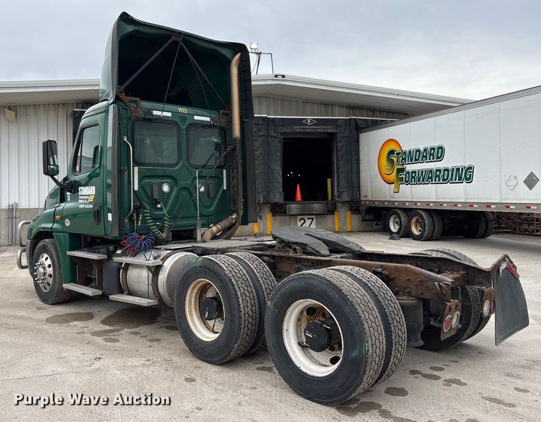 image for item FG1036 2017 Freightliner Cascadia semi truck