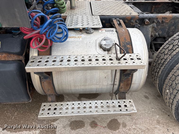 image for item FG1036 2017 Freightliner Cascadia semi truck