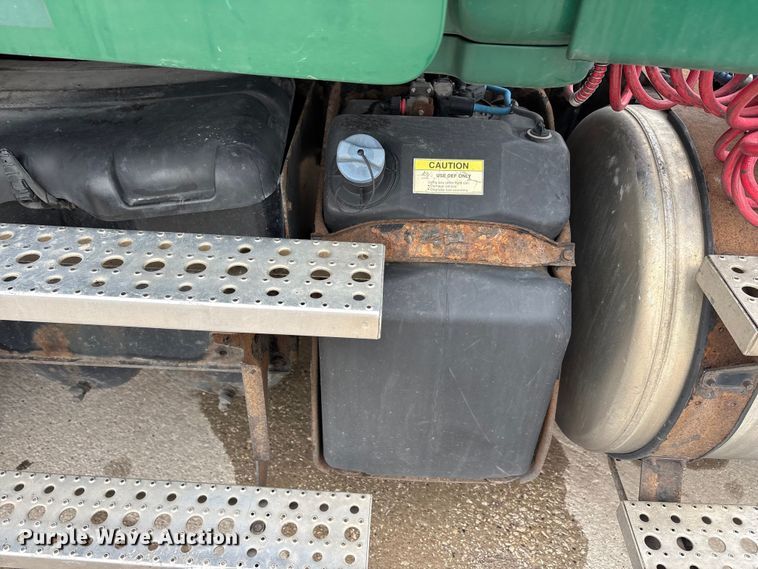 image for item FG1036 2017 Freightliner Cascadia semi truck