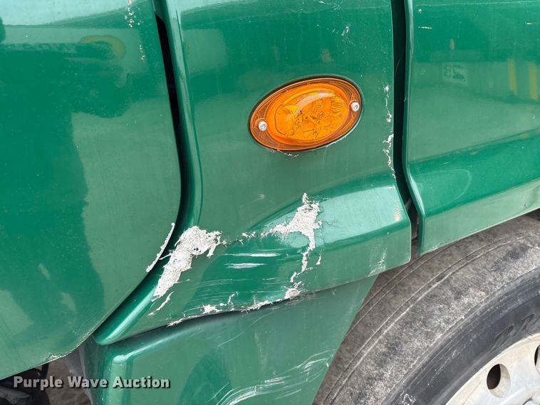 image for item FG1036 2017 Freightliner Cascadia semi truck