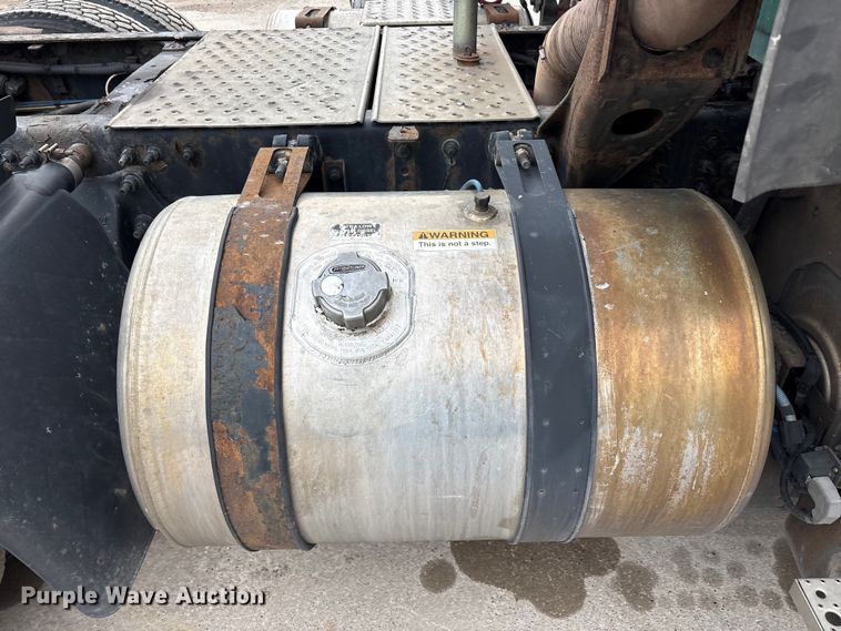 image for item FG1036 2017 Freightliner Cascadia semi truck