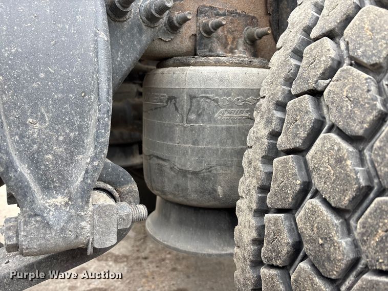 image for item FG1036 2017 Freightliner Cascadia semi truck