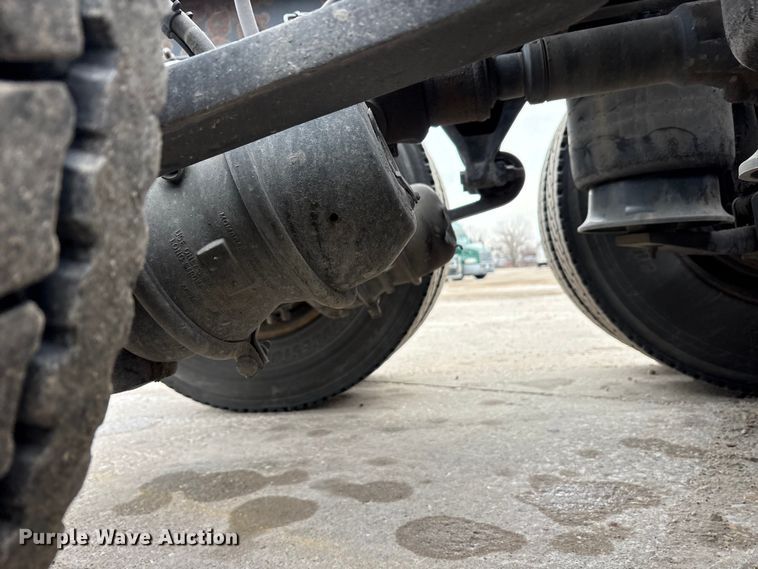 image for item FG1036 2017 Freightliner Cascadia semi truck