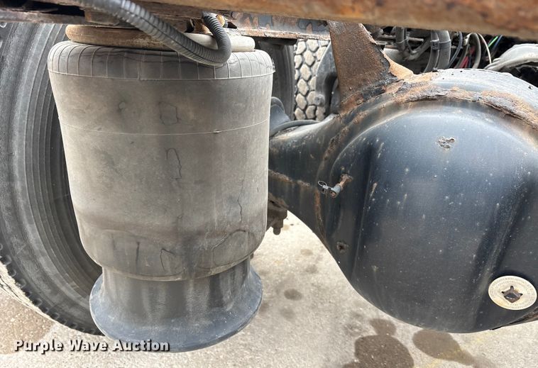 image for item FG1036 2017 Freightliner Cascadia semi truck