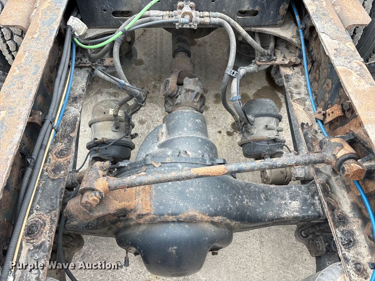 image for item FG1036 2017 Freightliner Cascadia semi truck