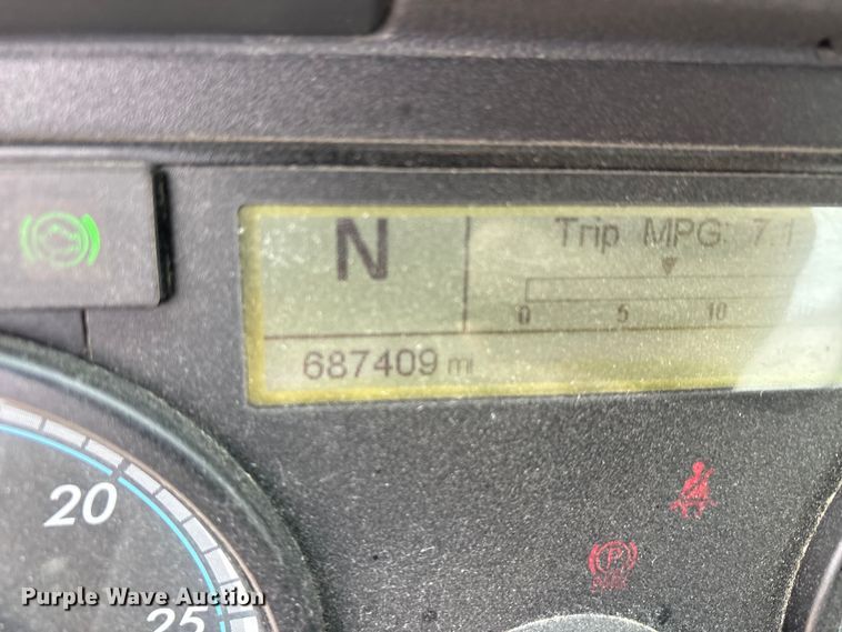 image for item FG1036 2017 Freightliner Cascadia semi truck