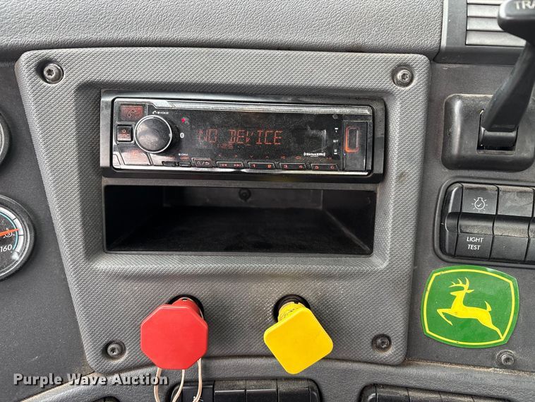 image for item FG1036 2017 Freightliner Cascadia semi truck