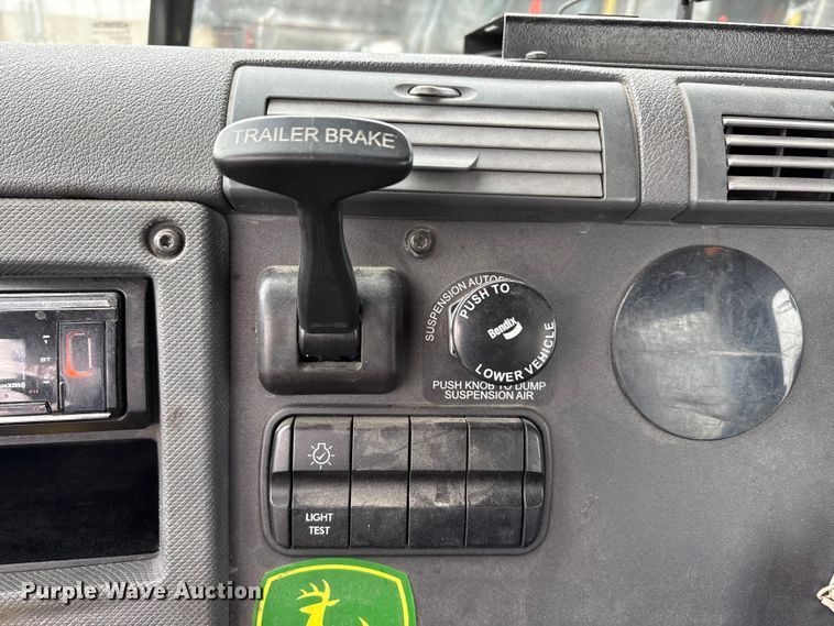 image for item FG1036 2017 Freightliner Cascadia semi truck