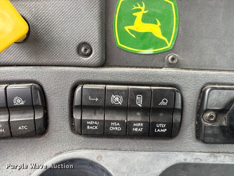 image for item FG1036 2017 Freightliner Cascadia semi truck