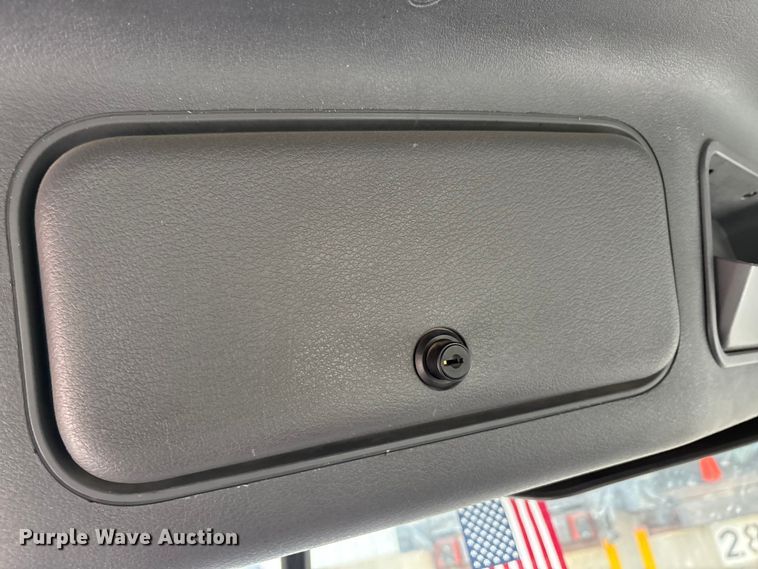 image for item FG1036 2017 Freightliner Cascadia semi truck