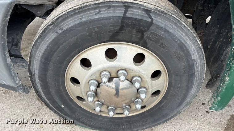 image for item FG1036 2017 Freightliner Cascadia semi truck