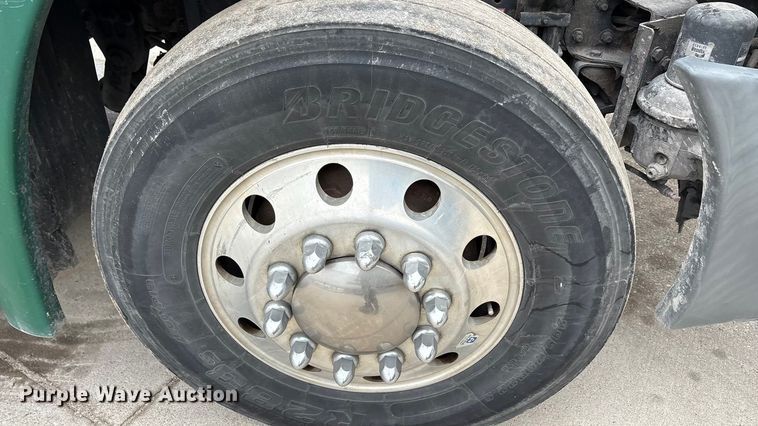 image for item FG1036 2017 Freightliner Cascadia semi truck