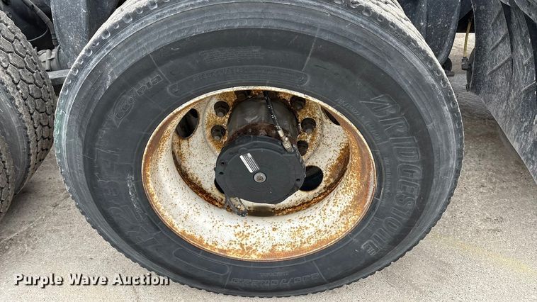 image for item FG1036 2017 Freightliner Cascadia semi truck