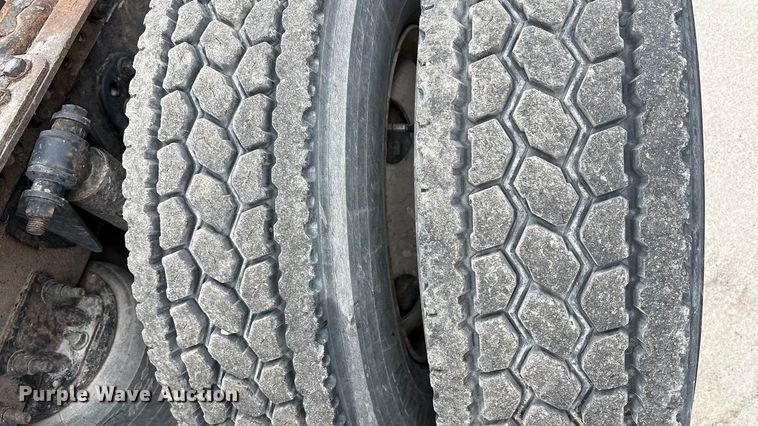 image for item FG1036 2017 Freightliner Cascadia semi truck