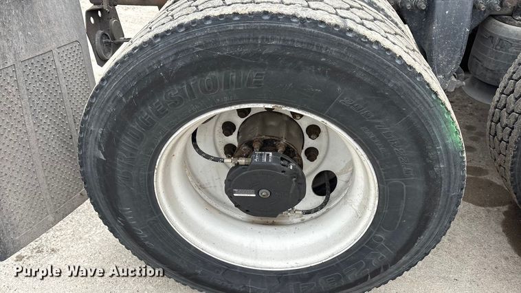 image for item FG1036 2017 Freightliner Cascadia semi truck