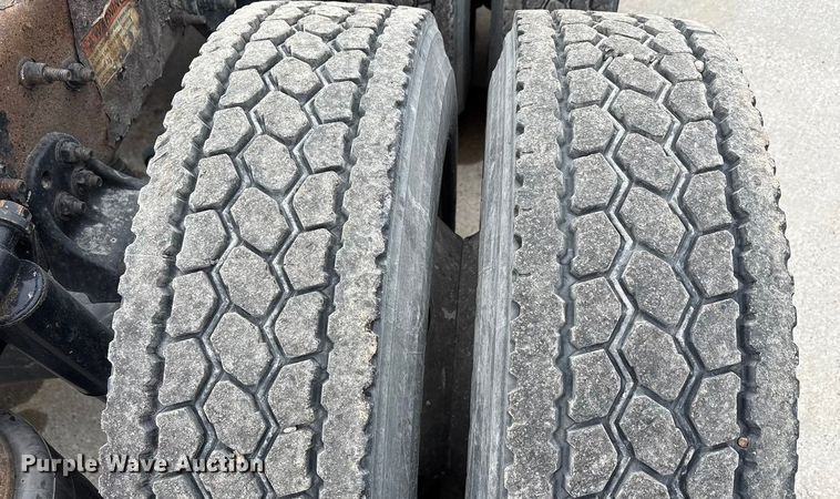 image for item FG1036 2017 Freightliner Cascadia semi truck