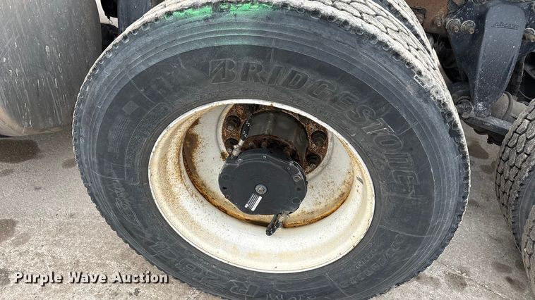 image for item FG1036 2017 Freightliner Cascadia semi truck