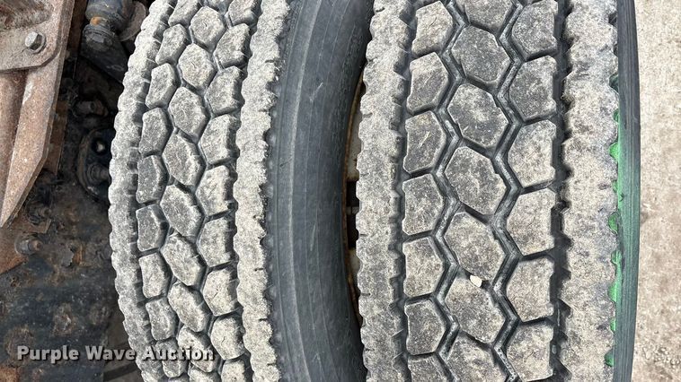 image for item FG1036 2017 Freightliner Cascadia semi truck