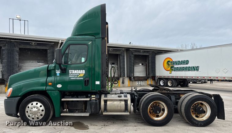 image for item FG1037 2017 Freightliner Cascadia 125 semi truck