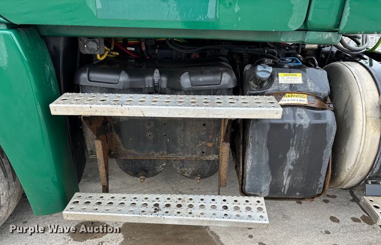 image for item FG1037 2017 Freightliner Cascadia 125 semi truck