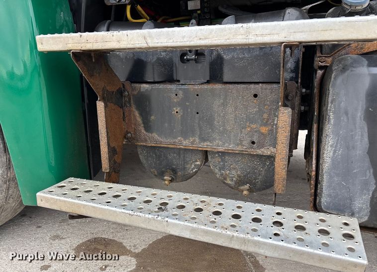 image for item FG1037 2017 Freightliner Cascadia 125 semi truck