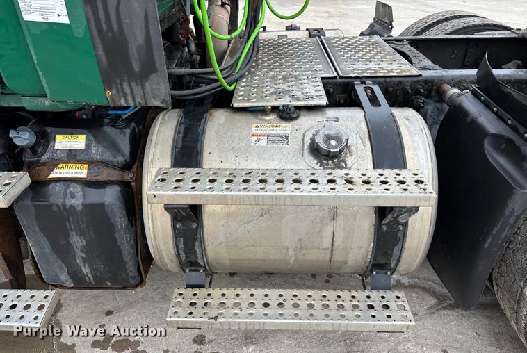 image for item FG1037 2017 Freightliner Cascadia 125 semi truck