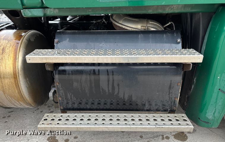 image for item FG1037 2017 Freightliner Cascadia 125 semi truck