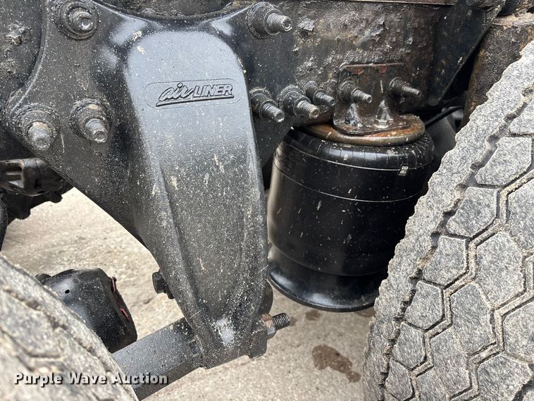 image for item FG1037 2017 Freightliner Cascadia 125 semi truck